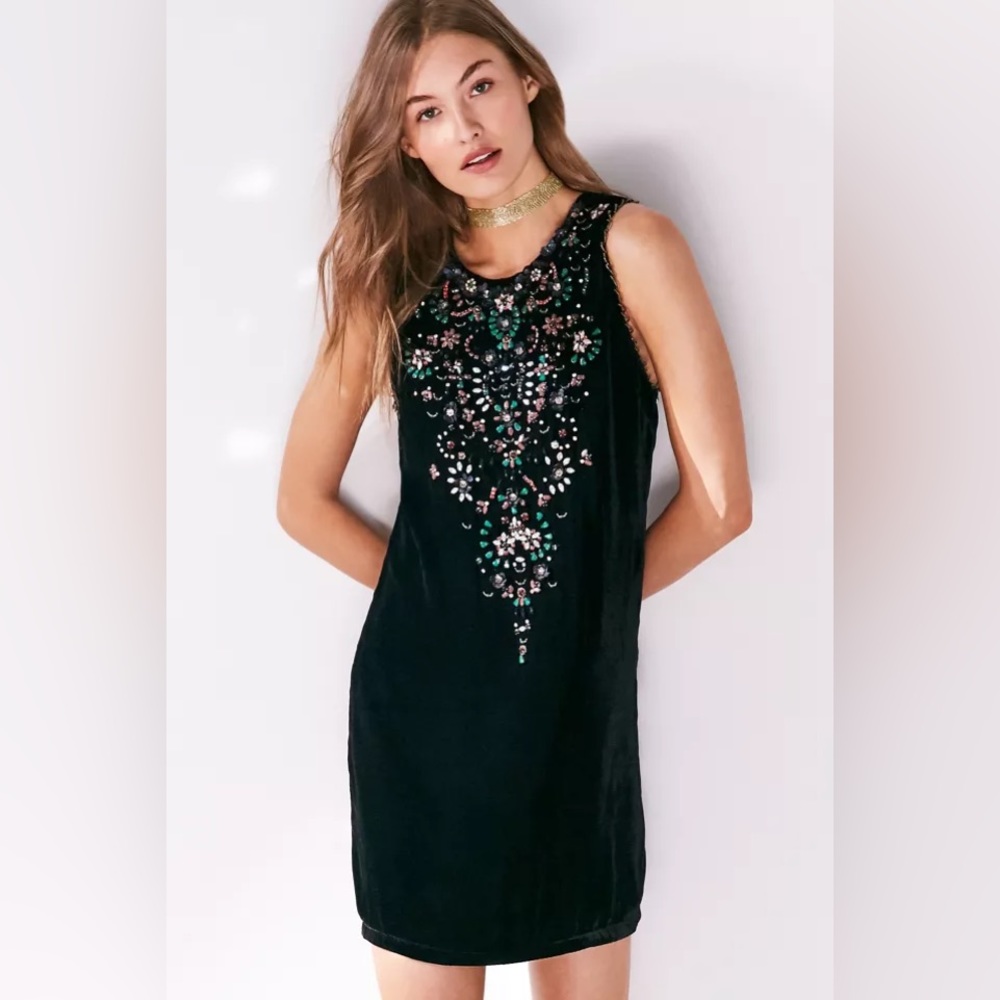 Ecoté Jasmina Velvet Embellished Mini Shift Dress